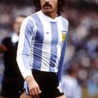 Selección: Argentina (1978) Nivel de bigote: Densidad: Equilibrio: Estilo: Conjunto de la obra: Suave, agresivo y bien definido. El bigote de Leopoldo Luque es la primera cosa que ...