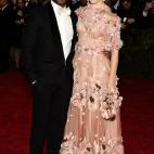 El actor y su pareja, en la gala del MET 2014 dedicada al diseñador Charles James.