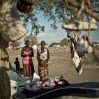 Porque según Naciones Unidas el aumento de la violencia puede provocar un genocidio. Las luchas de poder entre representantes de las dos etnias mayoritarias están castigando enormemente a la población civil y ya han dejado miles de muertos.