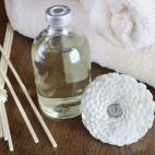 Es originario de la India, considerado árbol sagrado y propiedad nacional, sólo se permite su tala después de los 30 años de plantado, cuando comienza a decaer. Disipa las cargas negativas, enriquece la fuerza interior y equilibra las emocio...