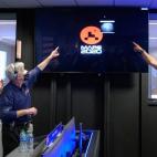Miembros de la misión celebran la llegada de Perseverance a Marte en el NASA's Jet Propulsion Laboratory de Pasadena.