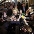 Siempre agolpados en busca de la noticia, sintiendo la información como parte de su vida. El 93,3% de los periodistas están muy felices con su trabajo.