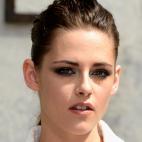 Kristen Stewart aparece en la lista por cuarto año consecutivo, aunque desciende del primero al tercer puesto. Y ahora que Crepúsculo ha acabado, parece que se decanta por las películas pequeñas. ¿Estará el año que viene entre las mejor p...