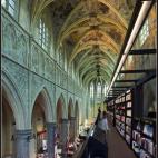 Dirección: Dominikanerkerkstraat 1, 6211 La ubicación de esta librería es muy especial: una antigua iglesia dominicana construida en el siglo XIII y abandonada durante más de 200 años tras la invasión de la ciudad por parte de las tropas d...