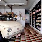 Dirección: Place du Temps Libre 1, 1200 Woluwe-Saint-Lambert Cook & Book es una mezcla de librería y restaurante con un toque muy original. Cuenta con ocho zonas y un rincón dedicado a la música. Cada zona tiene un diseño diferente y su pro...