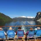 5c8aa9f7360000c81a6bd4aa