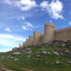 Esta ciudad castellana de origen romano aún guarda muchos tesoros de su pasado. Desde su puente romano a su calzada o sus mosaicos, pasando por su necrópolis y, por supuesto, sin olvidar su muralla. Hoy, viajar a Ávila es viajar a una ciudad ...