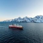 5c8aa9fb250000e203c9682c