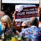 Ofrenda floral en el mosaico de Joan Mir&oacute; de La Rambla de Barcelona.
