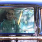 MADRID, 12/10/2022.- La reina Letizia abordo del coche oficial tras asistir al desfile del Día de la Fiesta Nacional, este miércoles, en Madrid. EFE/Zipi