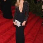 5c8ab882360000a61b6bf144