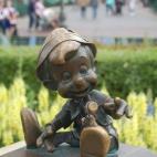 El 17 de julio de 1955, Disneyland Resort (Anaheim, California) abrió sus puertas. Dos parques de atracciones, tres hoteles, zona de compras y restaurantes forman este espacio de fantasía y sueños que tanto niños como mayores han disfrutado ...