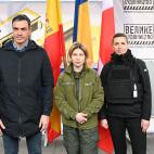 Pedro Sánchez, a su llegada a Kiev; junto a la primera ministra danesa, Mette Frederiksen, y la viceprimera ministra ucraniana, Iryna Vereshchuk.