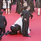 5c8b14ec360000c81a6c6af2