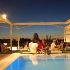 En Madrid, la palabra gay cobra un nuevo sentido de fiesta y alegría. El carácter dinámico y abierto de la ciudad, a pesar de algunas dificultades, ha permitido el desarrollo de una gran oferta de ocio y vida nocturna específica. Ya se sabe:...