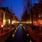 Holanda fue el primer país en legalizar el matrimonio igualitario. Todos conocemos el ambiente liberal de su capital, donde se pueden encontrar cinco zonas gay diferenciadas: The Back Side, The Camping Tradition, The Dark Side, The Pink Point y...