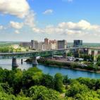 Aunque Toronto sigue siendo un gran referente entre el público gay canadiense, Montreal ha entrado en escena. La ciudad, cosmopolita, joven y universitaria, cuenta con un barrio gay llamado Gay Village. Es un lugar de referencia en todo el paí...