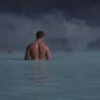 La magia de las auroras boreales cubre el cielo de Reikiavik cada año, reuniendo a miles de visitantes que viajan a la capital islandesa para celebrar la llegada de este fenómeno. Además, la ciudad se enorgullece de haber sido una de las prim...