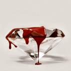 Hay distintos rituales para lidiar con la muerte según el país del que procedas, pero ninguno llega tan lejos como LifeGem. En esta web ofrecen la posibilidad de convertir un mechón de pelo o las cenizas de un ser querido (humano o animal) en...