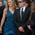 El malagueño Banderas posa con la actriz Ronda Rousey, también protagonista de Los mercenarios 3.