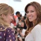 Hilary Swank y Sonja Richter durante el photocall de 'The Homesman'