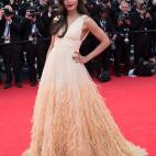 Freida Pinto, vestida de Michael Kors, en la presentación de Saint Laurent.