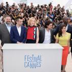 De izquierda a derecha, la productora de la película Bonnie Arnold, el director Dean DeBlois, los actores Jay Baruchel, Cate Blanchett, Kit Harington, America Ferrera y Djimon Hounsou y el CEO de DreamWorks Jeffrey Katzenberg, durante la presen...