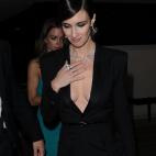 La actriz española embarcando en el yate del productor de cine Harvey Weinstein, atracado en Cannes durante el 67º Festival de Cine de la ciudad.