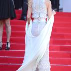 Detalle del vestido de Lively por detrás.