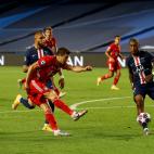 LISBON, PORTUGAL - AUGUST 23: Robert Lewandowski of FC Bayern Munich shoots and misses during the UEFA Champions League Final match between Paris Saint-Germain and Bayern Munich at Estadio do Sport Lisboa e Benfica on August 23, 2020 in Lisbon, ...