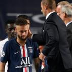 Paris Saint-Germain's Brazilian forward Neymar (L) receives his medal from UEFA President Aleksander Ceferin (R) after the UEFA Champions League final football match between Paris Saint-Germain and Bayern Munich at the Luz stadium in Lisbon on A...