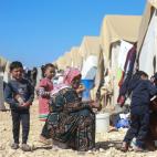 El distrito de Azaz, en el norte de Siria, fue testigo de la llegada de nuevas oleadas de desplazados, con una cifra estimada de 100.000 personas atrapadas entre las cambiantes líneas del frente y la cerrada frontera turca. Los equipos de MSF ...