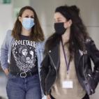 MADRID, SPAIN - FEBRUARY 01: CUP spokeswoman in Congress, Mireia Vehi (i), on her arrival at a press conference while the Spokesperson's Meeting is being held in the Congress of Deputies, February 1, 2022, in Madrid, Spain. (Photo By Eduardo Par...