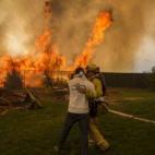 Rescate durante los incendios en California.