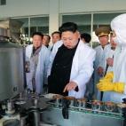 Picoteando de esos botes de comida junto a un señor salido de 'Breaking Bad'