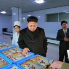 Haciendo un exahustivo control de calidad de esos Bollycaos norcoreanos