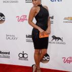 La cantante estadounidense Jordin Sparks, con un diseño negro de Michael Costello.