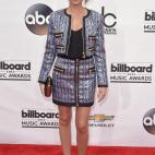 La actriz estadounidense Sarah Hyland, con un diseño de Emilio Pucci.