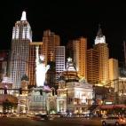 Está claro: acabas de ganar tres millones de euros y no puedes evitar ir a Las Vegas a apostar por esos números, esas cifras, que tanta suerte te han dado. Y, de paso, descubrir los hoteles más famosos de esta increíble ciudad, montar en sus...