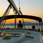 Porque ya que lo haces, lo haces bien, ¿no? Hydra es famosa por ser una de las islas más exclusivas de todas las islas griegas. Es una isla muy pequeña pero es por eso por lo que muchos famosos optan por comprar aquí una pequeña "guarida"; ...