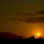 Imagen de un atardecer desde un cementerio a 435 kilómetros al sur de Lima, Perú.