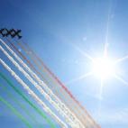 La brigada aérea italiana Frecce Tricolori actúa sobre Roma durante la cabalgata militar del Día de la República.