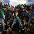 5c8aaeb6250000e203c97232