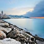 A menos de 40 kilómetros de la capital catalana, es la escapada perfecta para muchos barceloneses. Pero no son sólo ellos quienes se animan a descubrir este precioso pueblo costero mediterráneo. De hecho, son muchas las actividades culturales...