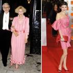 El rojo y el rosa siempre han sido una combinación de colores nada fácil, como el azul marino y el negro o el verde y el azul. Pero si hay alguien que se ha atrevido a mezclar ambos colores, o a combinar la gama de tonos más suaves y más fue...