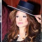 ¿Quién dijo que a la Feria de Abril las mujeres solo pueden ir vestidas con traje de flamenca? Cayetana ya condujo su propio caballo y su calesa vestida con traje masculino y sombrero en los años sesenta. LaToya Jackson y Ornella Mutti llegar...