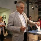 5c8af255240000f404a3f00a