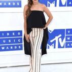 5c8aa973230000dd04237551