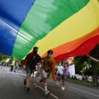 Los y las participantes en la marcha del Orgullo 2021 en Madrid
