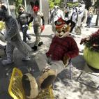 Estos fans están obsesionados con animales antropomorfos de ficción. Les gusta convertir (a través dibujos, historias y foros) a personajes humanos o personas reales en animales humanizados. Los furries son uno de las subculturas más activas...